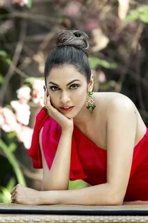 Isha Koppikar: All set for a grand return - EasternEye.