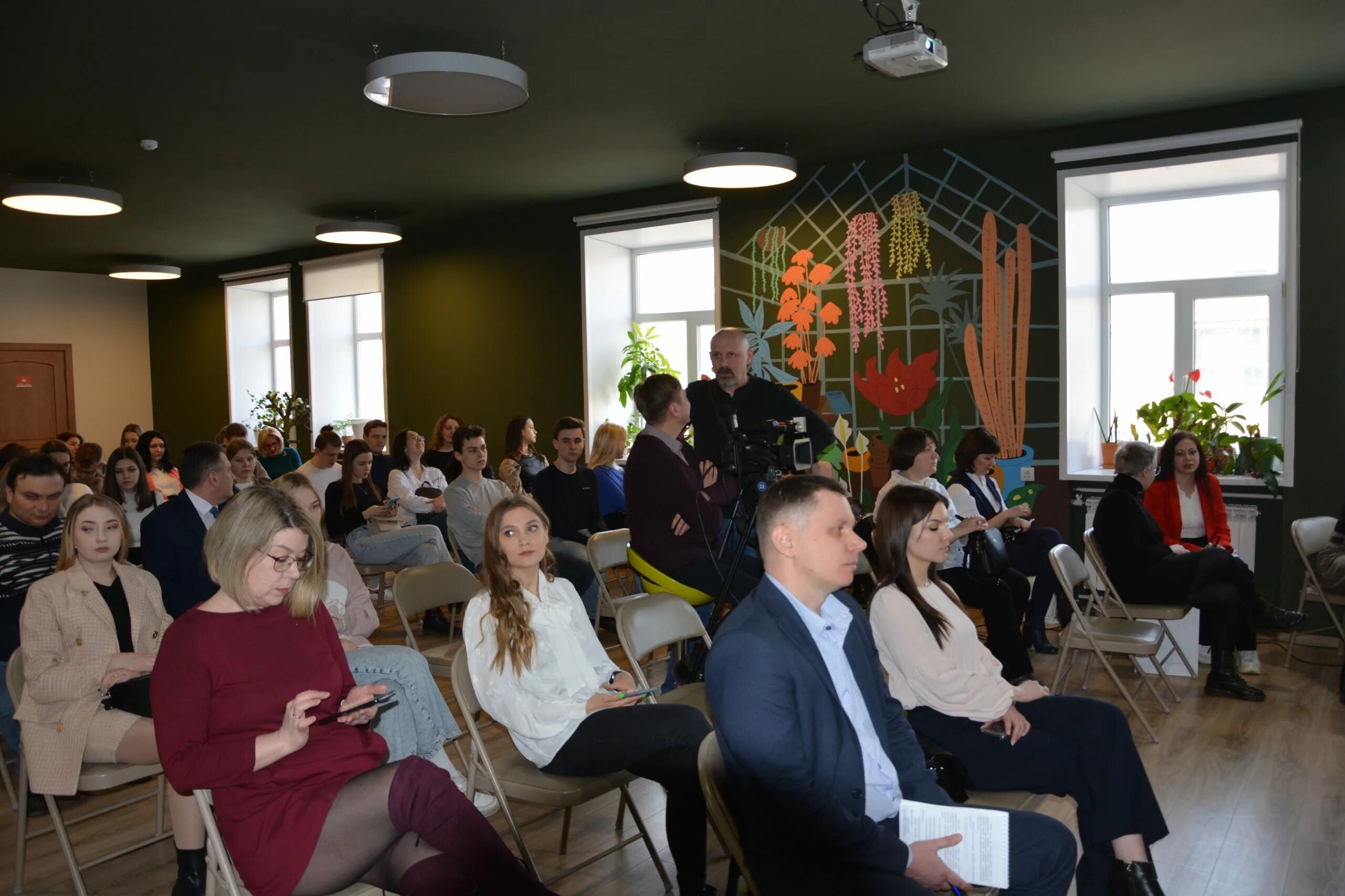 Центр инициатив курск. Открытие центра. открытие учебного центра. ярмарка вакансий для студентов. открытие заведения.