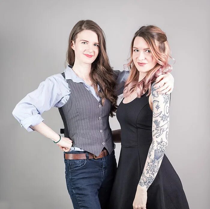 Real twin sisters. Твинс систерс группа. твин систерс новосибирск. модели с другой ориентацией. the nerk twins.