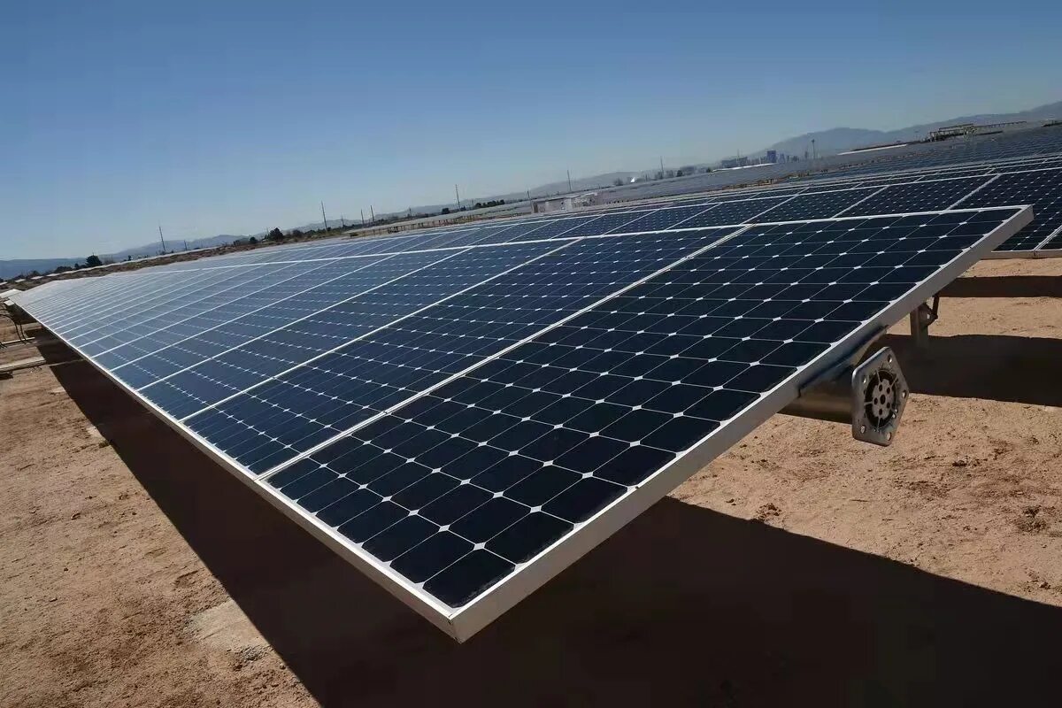 Солнечные батареи фото. Солнечные коллектора Euro Sun Solar-1500. 200 Megawatt Solar Panels. Солнечный проект. Солнечная электростанция Великобритания.