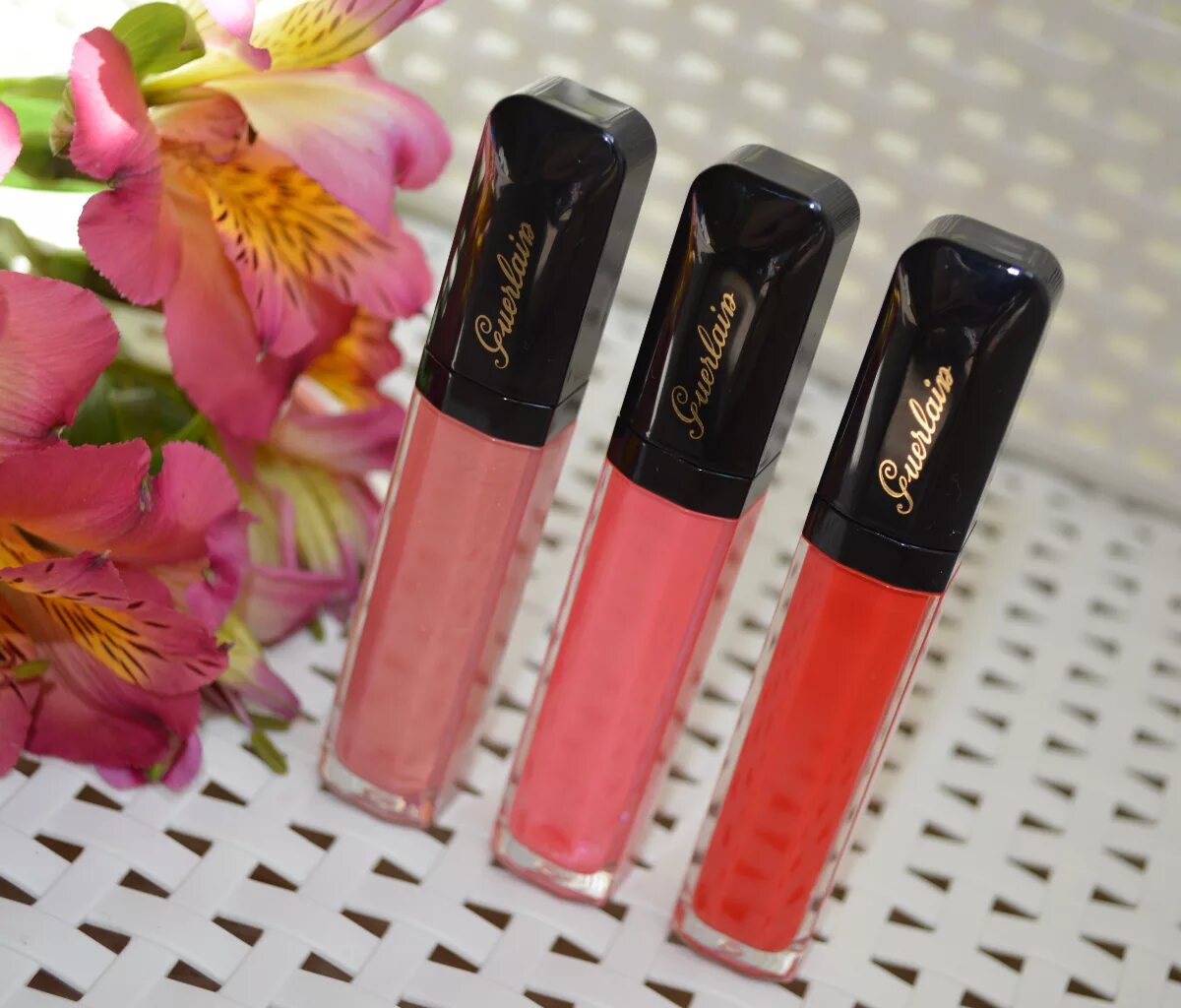 Блеск для губ gloss отзывы. Блеск Guerlain 440. Guerlain Gloss d'enfer. Блеск для губ Guerlain Gloss d'enfer 462. Guerlain Gloss d'enfer палитра.