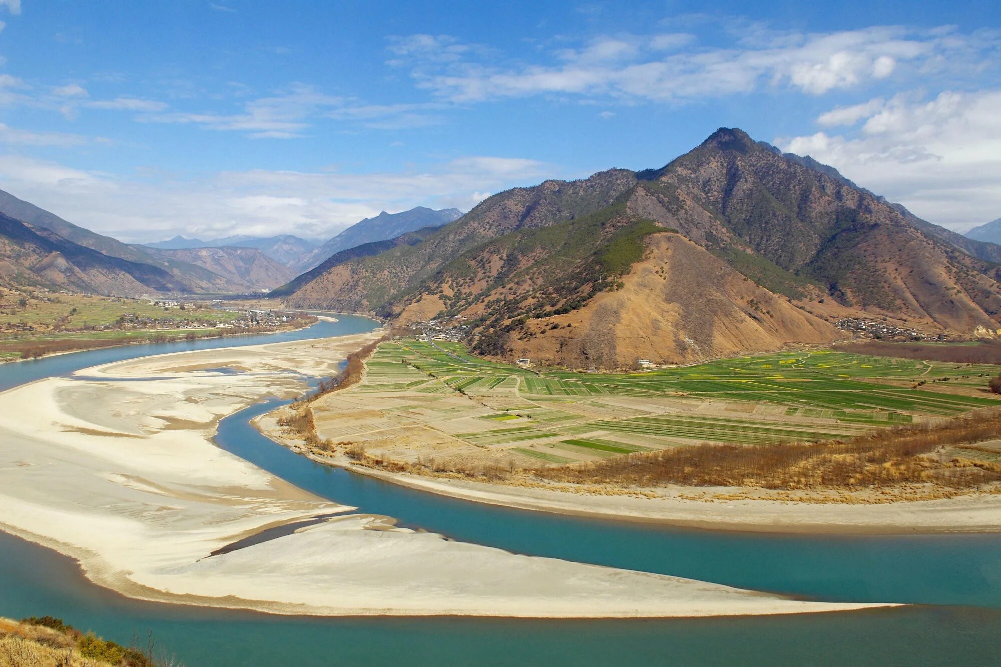 Какие крупные реки в китае. Реки Хуанхэ и Янцзы. Река Янцзы Китай. Евразия река Янцзы. Реки Китая Янцзы и Хуанхэ.