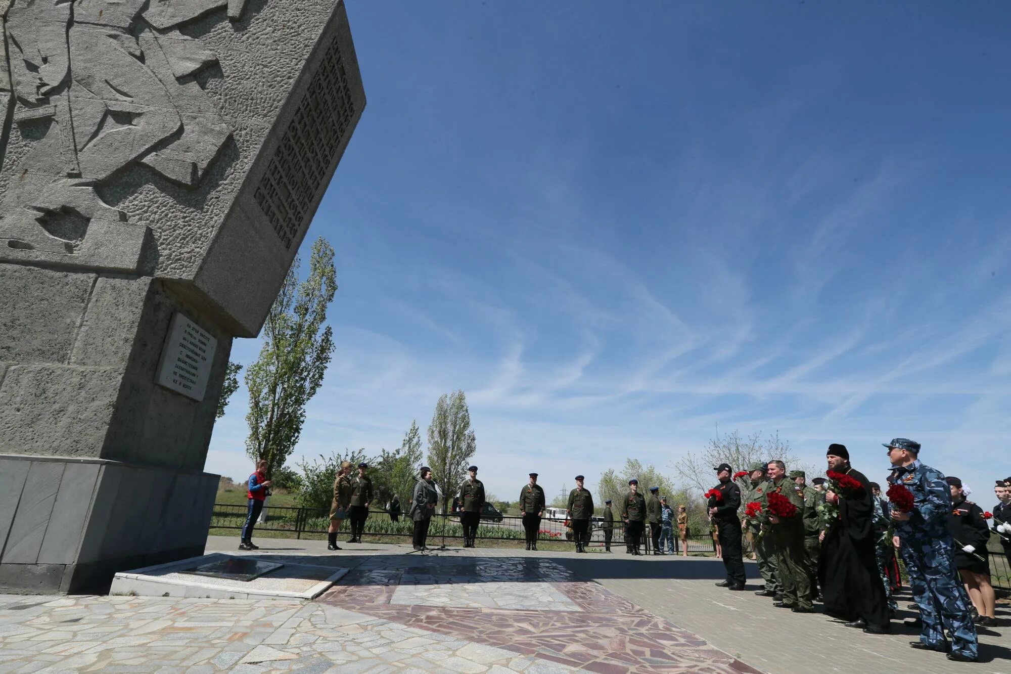 Атака на волгоградскую область сегодня. Мемориал Волгограда в день Победы. Лысая гора Волгоград раскопки. Безымянная 4 Волгоград. Безымянная Волгоград МВД.