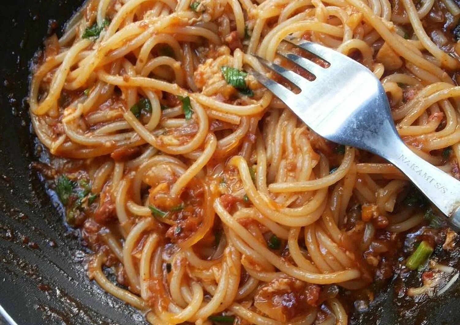 Спагетти с пастой болоньезе с фаршем рецепт. Спагетти болоньезе классический. Спагетти с митболами. Паста болоньезе с фаршем. Спагетти болоньезе с фаршем.