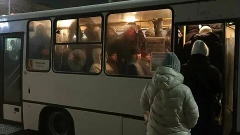 Автобус утром вышел
