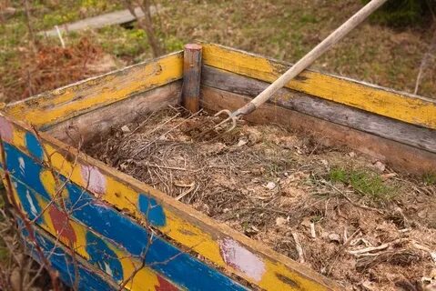 Можно класть ботву в компост