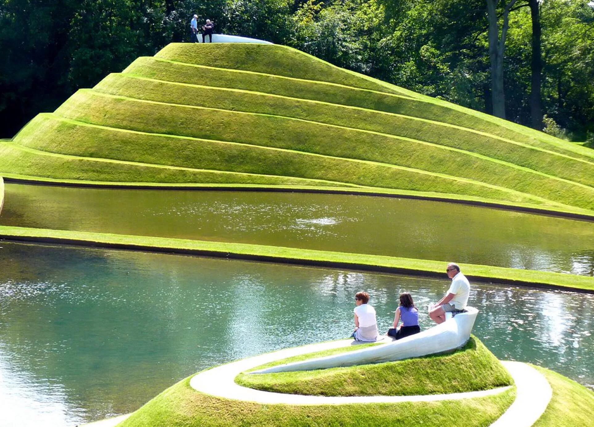 Чарльз дженкс парк. Чарльз дженкс (шотландия). Чарльз дженкс сад космических размышлений. Сад космических размышлений. Ландшафтный архитектор чарльз дженкс.