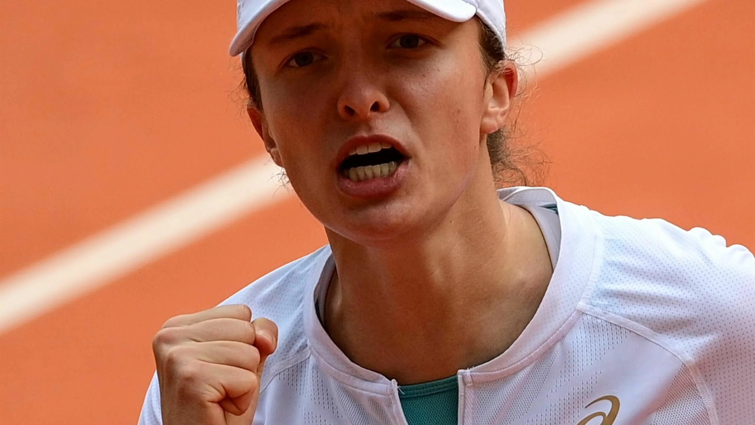 Comeback kid Kenin holds off Jabeur to reach Hobart QF