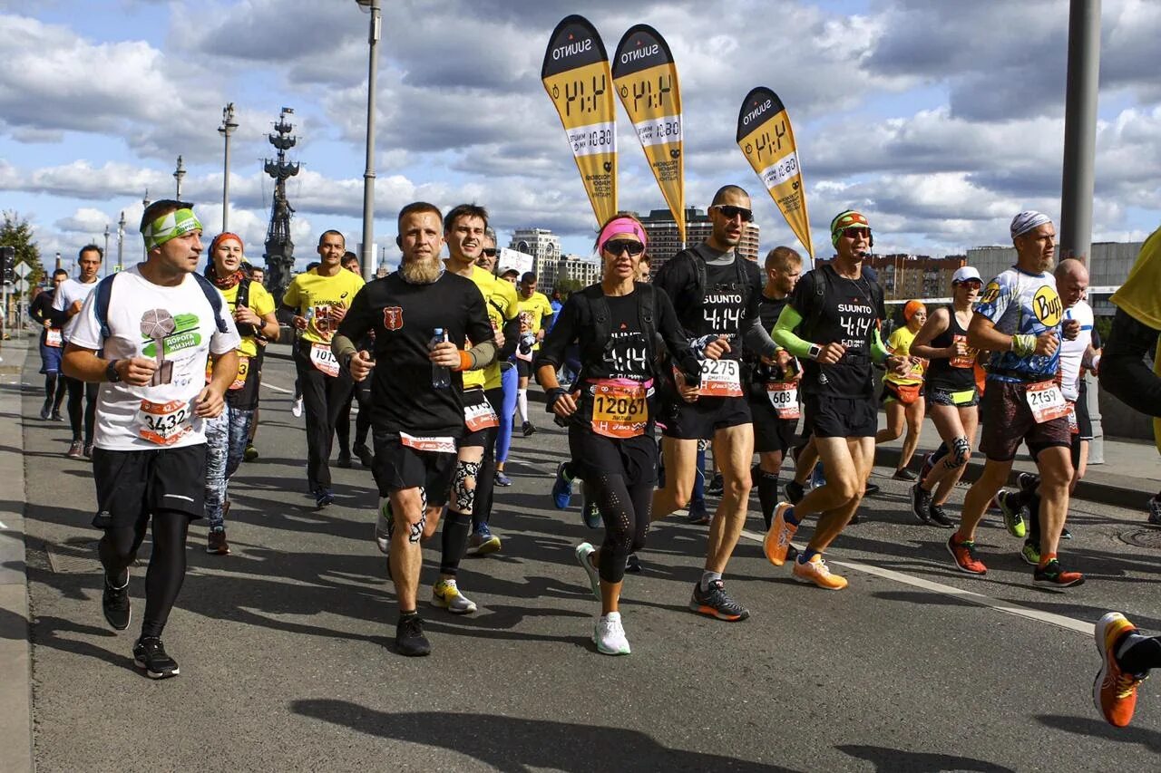 Профессиональные марафонцы. Марафон забег. Московский марафон 2020. Московский марафон фото. Марафон забег.