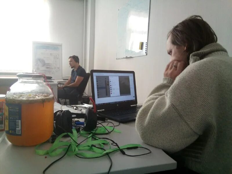 Приколы про почтальона печкина. Боярыня лепа бровьми союзна. Стикеры падал прошлогодний. Стикеры падал прошлогодний снег. Стикеры падал прошлогодний.