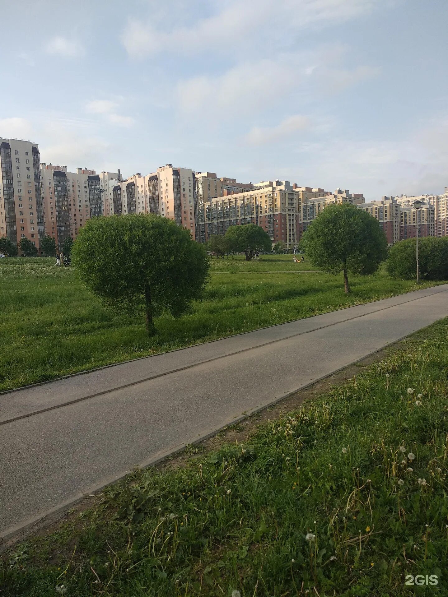 оккервиль санкт петербург парк. оккервиль санкт петербург парк. лесопарк оккервиль кудрово. набережная реки оккервиль. парк косая гора в кудрово фото.