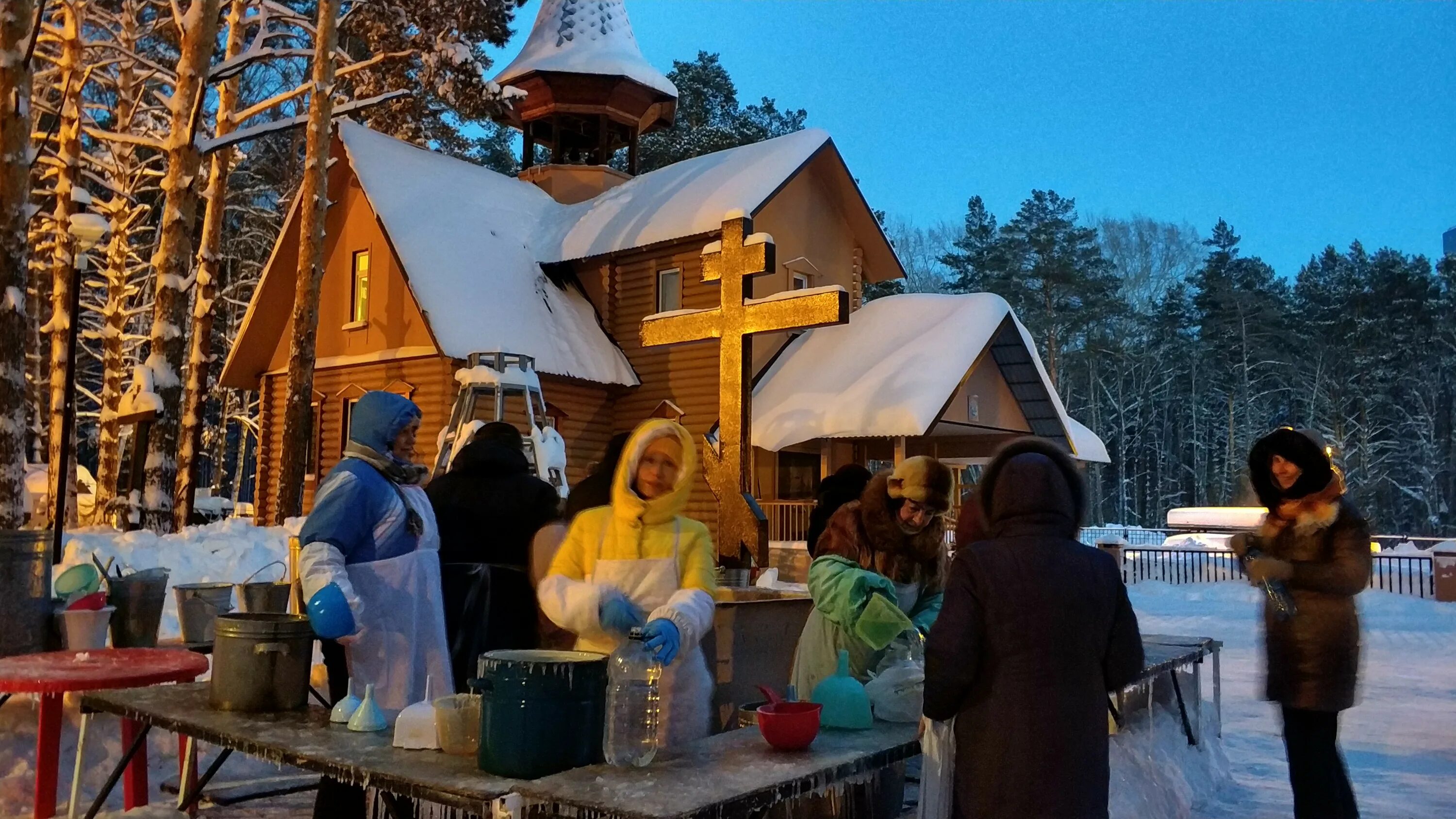 Приход в честь Рождества Пресвятой Богородицы Новосибирск. Храм на Шатурской Новосибирск. Приход в честь Рождества Пресвятой Богородицы Новосибирск внутри. Приход.