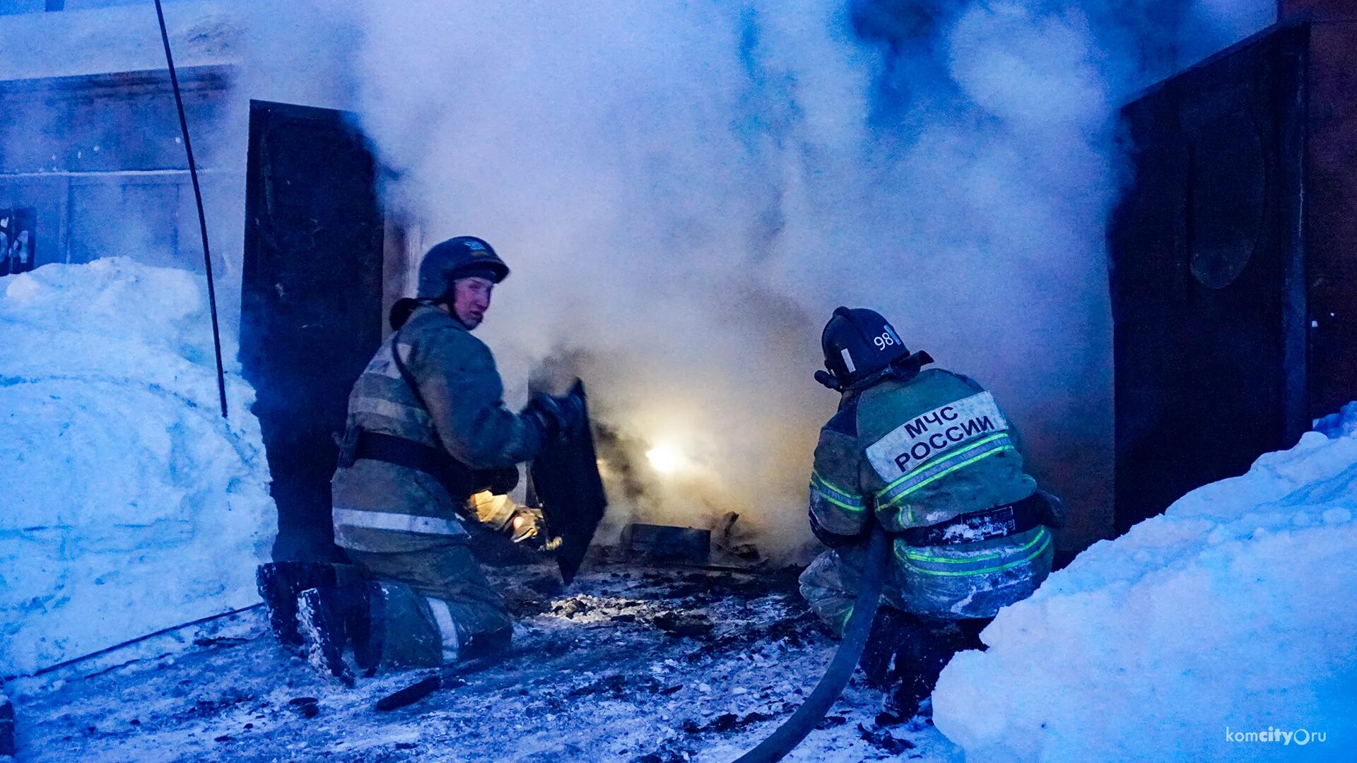 Пожар в курске сейчас. Пожар на магистральном сегодня. Пожар в омске. Пожар. Пожар на газопроводе.