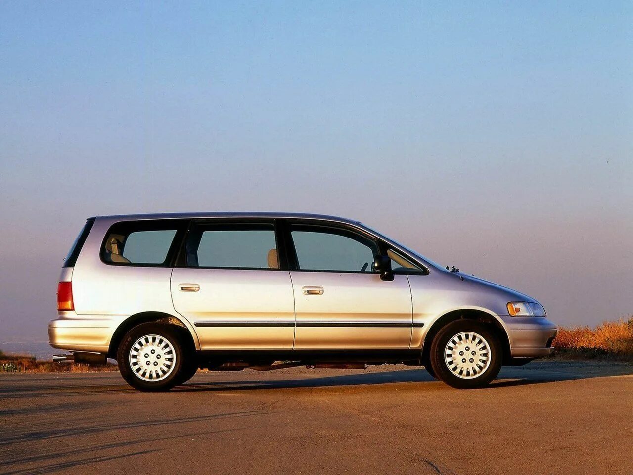 Хонда одиссей 1 поколение. Хонда одиссей 1 поколение. Honda odyssey 1 поколение 4wd. Хонда одиссей первого поколения. Хонда одиссей 1995.