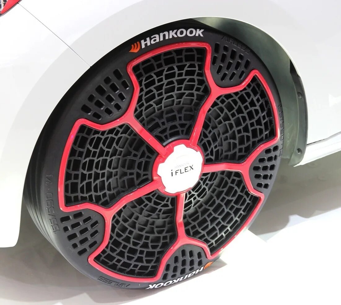 Мишлен шины 2024. Шины мишлен без воздуха. Без резины. Michelin шины без воздуха. Безвоздушная резина мишлен.