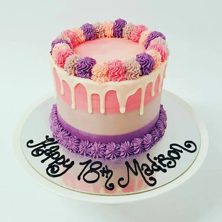 Торт на день рождения девочке. Декор торта для девочки. Кремовый торт для девочки. Торт для девочки подростка.