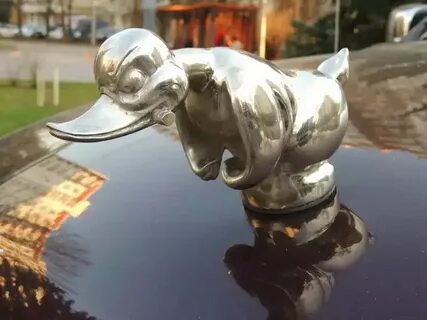 Утка на капот автомобиля