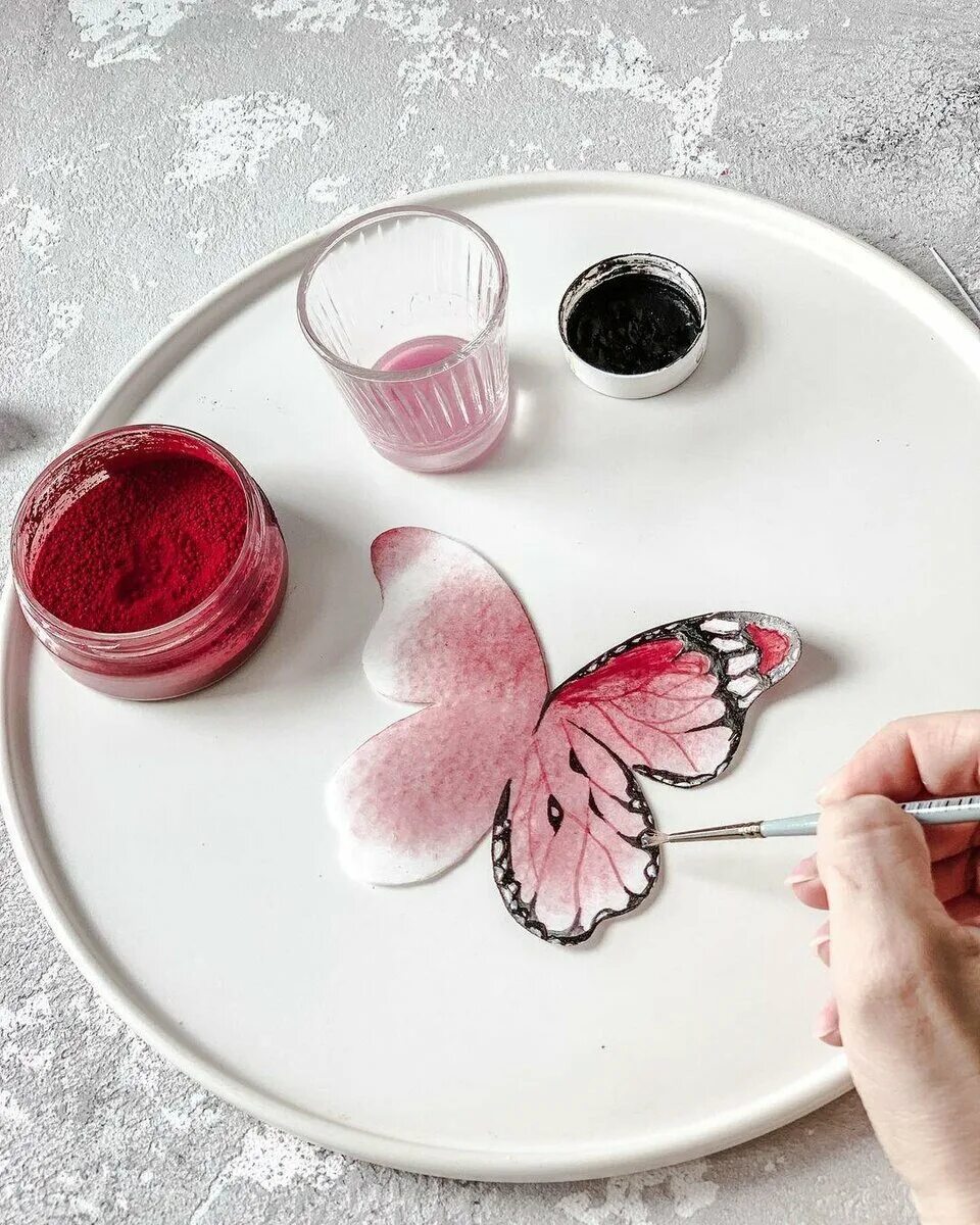 Бабочки из вафельной бумаги. Декор из вафельной бумаги для торта. Декор торта с бабочками. Бабочки для торта из вафельной бумаги.