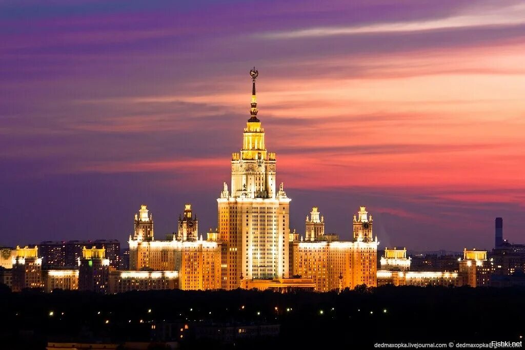 главное здание мгу имени м. здание мгу в москве шпиль. высотка мгу на воробьевых горах. комплекс зданий мгу на воробьевых горах. воробьёвы горы москва мгу.