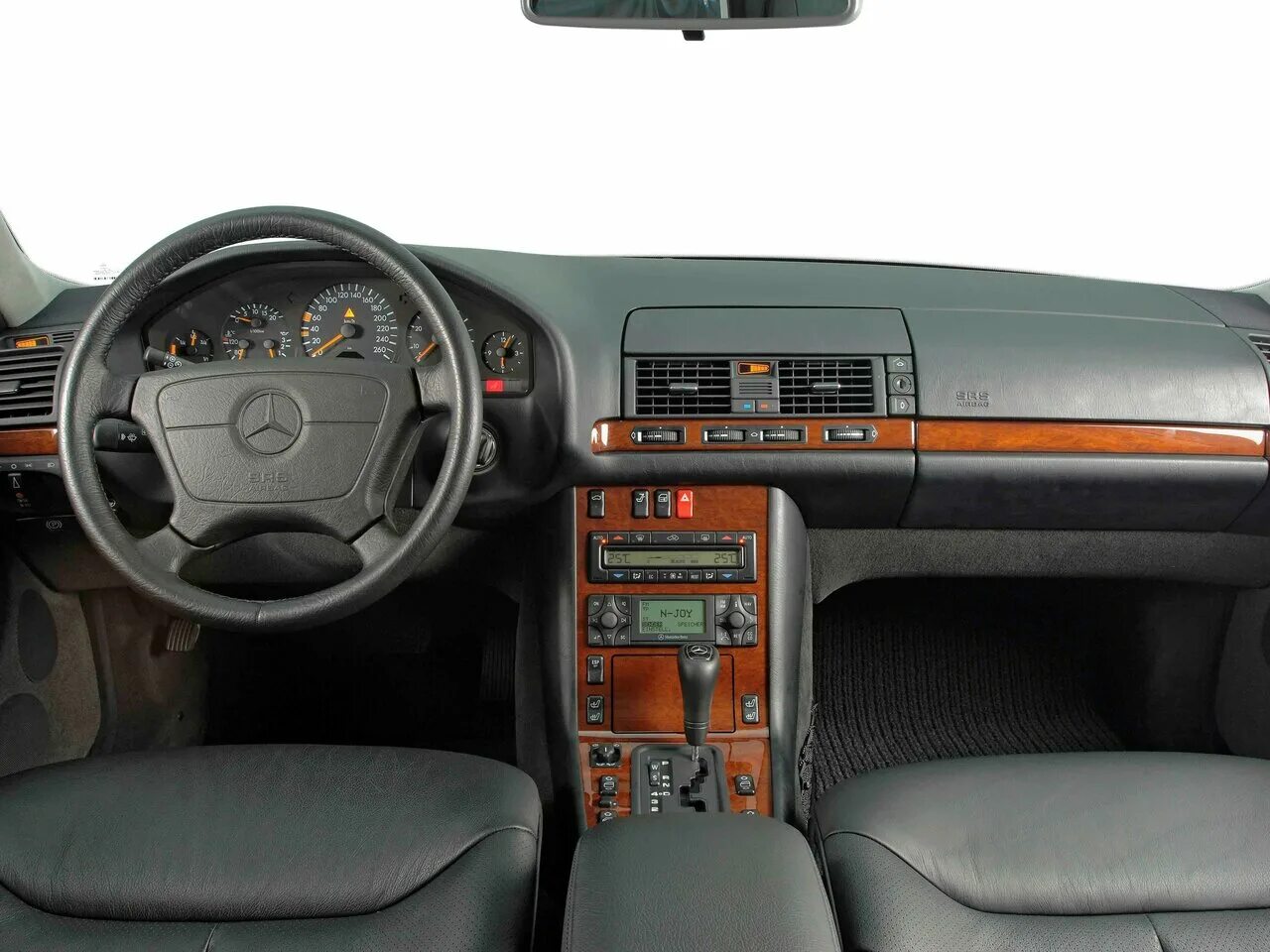 Легенды лихих 90-х: Пять самых роскошных и ценных Mercedes-Benz W140