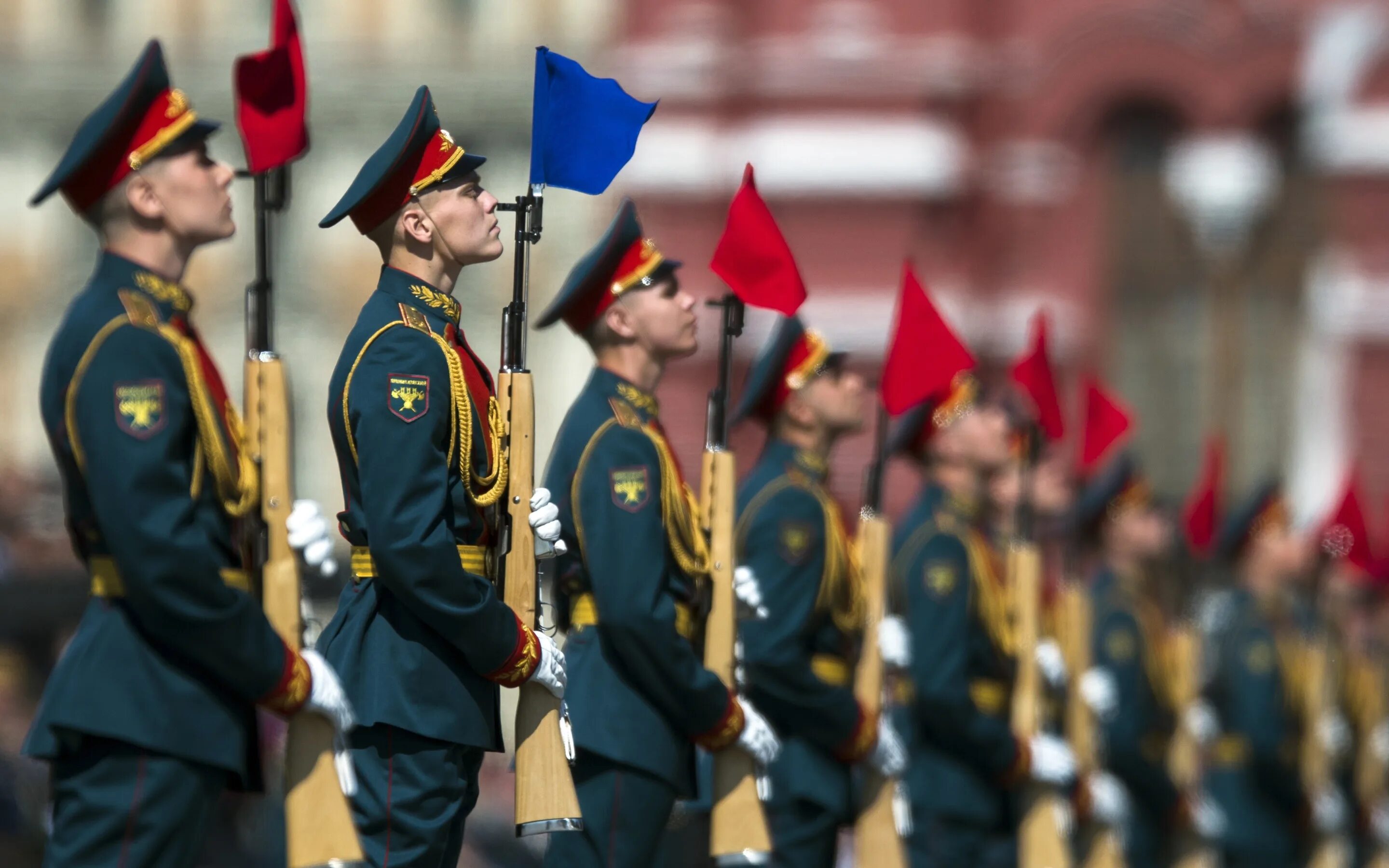 9 мая день победы солдаты. Солдаты на параде. Парад 9 мая. Линейные на параде. Солдаты на параде Победы.