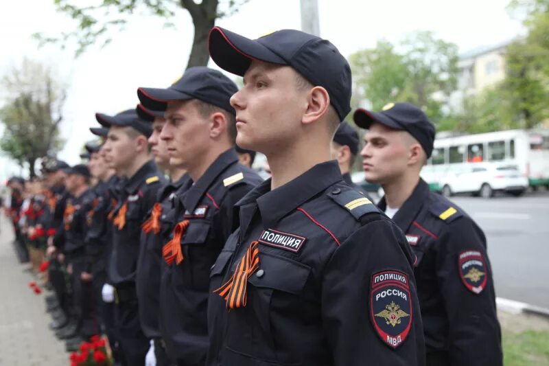 Молодой милиционер. Сотрудник полиции. Молодые полицейские. Молодые сотрудники полиции. Молодой сотрудник полиции.