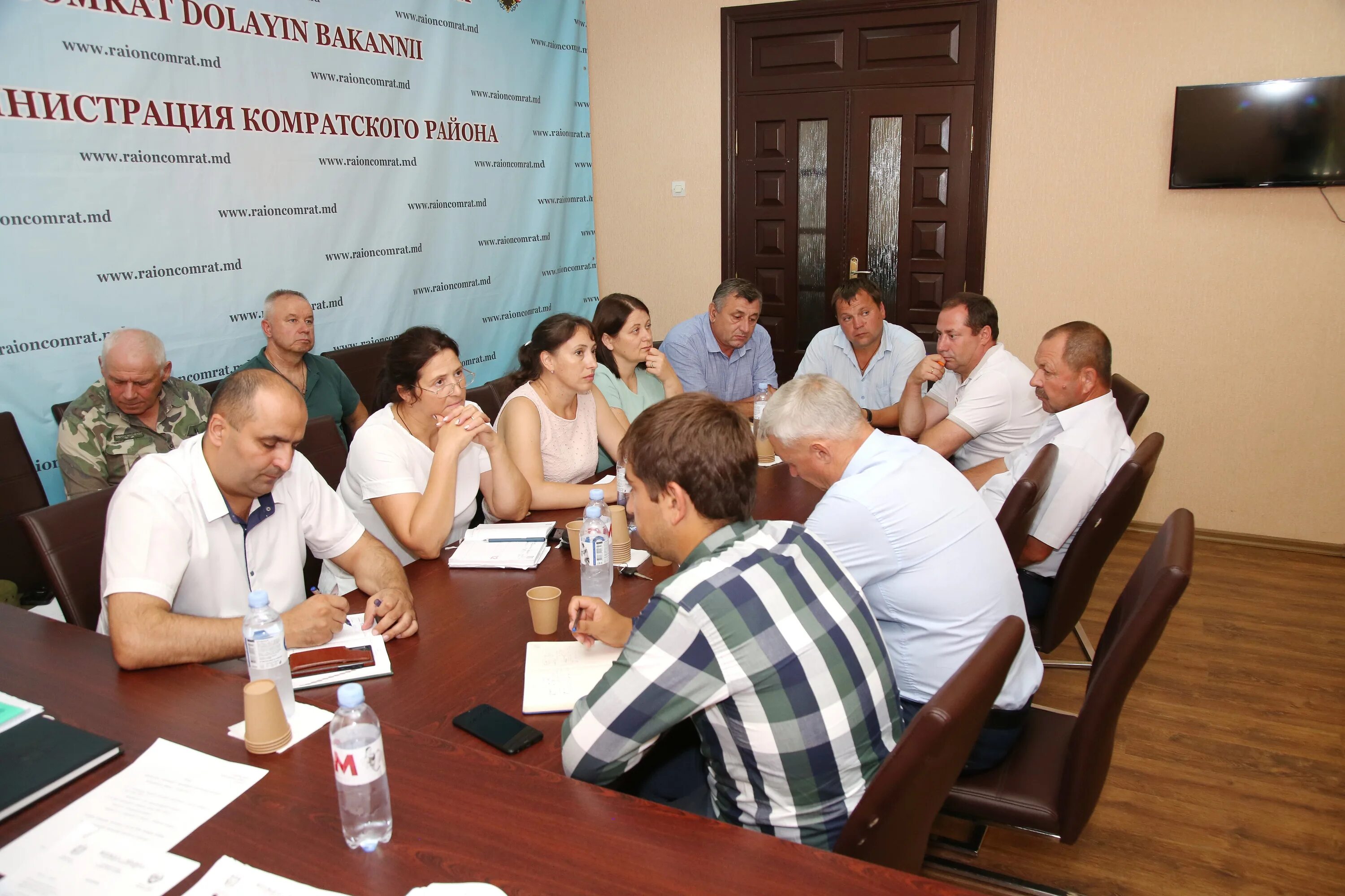 Гагаузия сегодня последние новости. Гагаузия руководитель. Гагаузия глава администрации. Районная администрация Комрата. В администрации Комратского района.