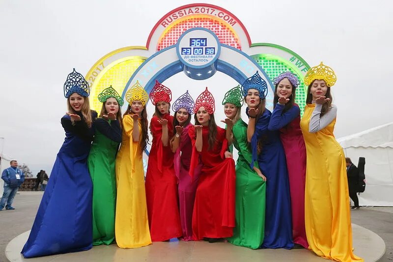 всемирный фестиваль молодежи 2017 год. шествие карнавал москва. всемирный фестиваль молодежи сочи. всемирный фестиваль молодежи. молодежный фестиваль в сочи 2024.