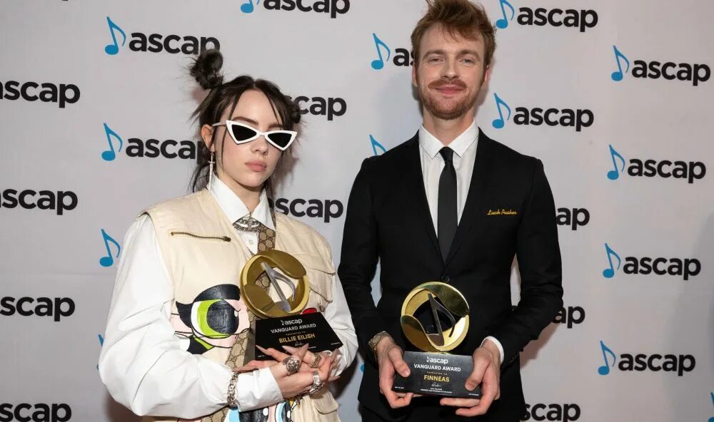 Денниз поп five. Billie eilish with brother. Bmi pop awards 2016. Pop awards. Pop awards.