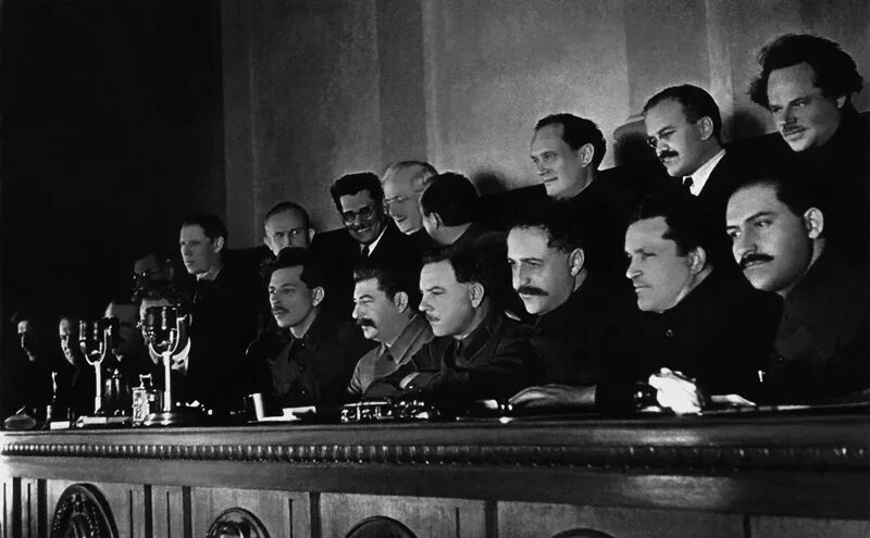 Руководители вкп б. 26 января 1934 - в москве открылся xvii съезд вкп(б).. xvii съезд вкп б 1934 года. 17 съезд вкпб съезд расстрелянных. в 1934 г. на xvii съезде вкп(б).