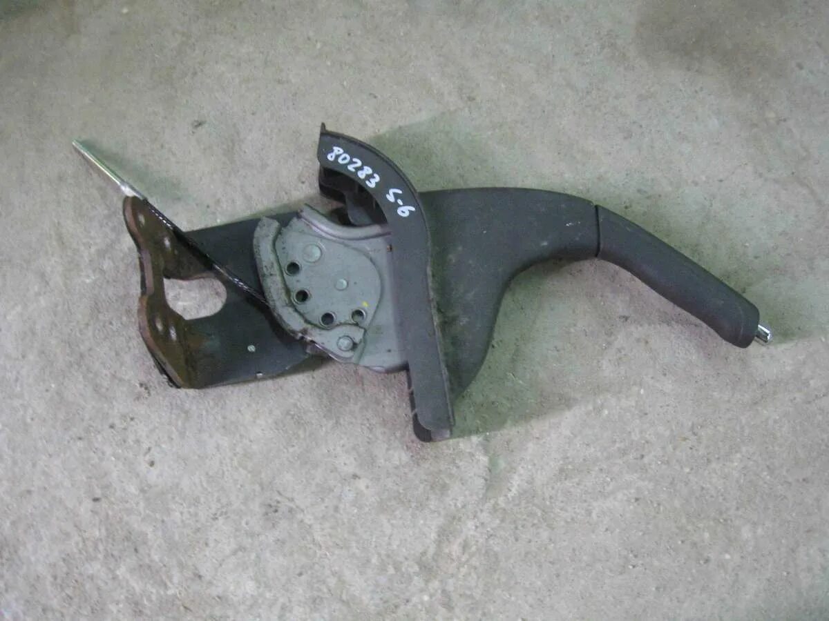 рычаг стояночного тормоза соната тагаз. тормозная система hyundai sonata. хендай соната ручной тормоз. хендай соната ручной тормоз. схема тормозных трубок hyundai sonata nf 2007.