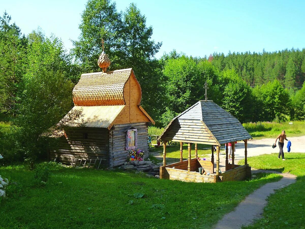 Святой источник вода негазированная. Святой источник логотип. Святой источник газированная вода. Святой источник вода логотип. Вода в бутылке святой источник.