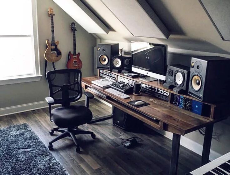 Студия звукозаписи fl studio. Звукозаписывающая студия. Музыкальная комната. Интерьер музыкальной студии. Музыкальная студия.