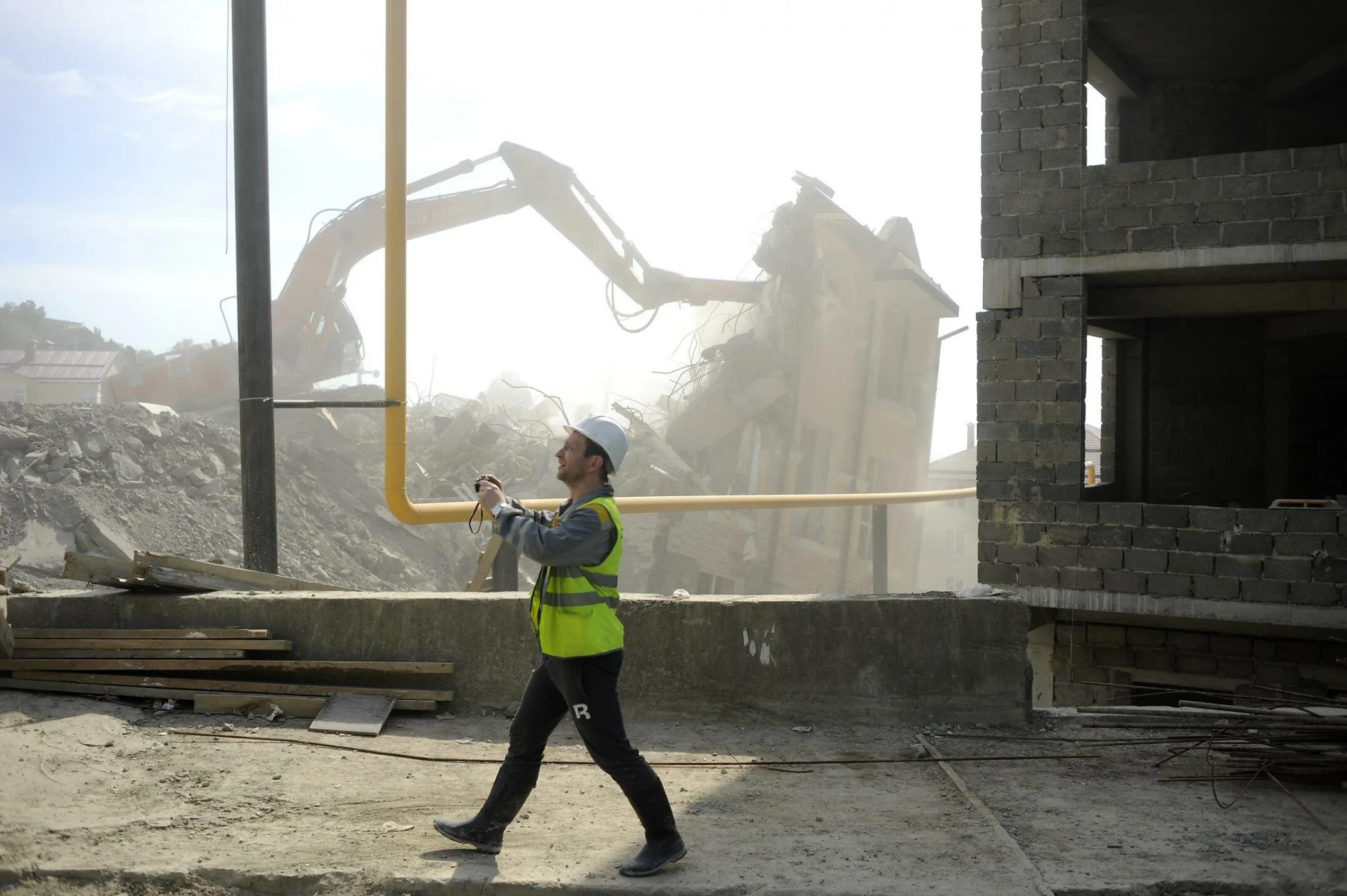 дом упал. падение дом 2. есенина 9 белгород. Duro spell. шанхай 2009 упал дом.