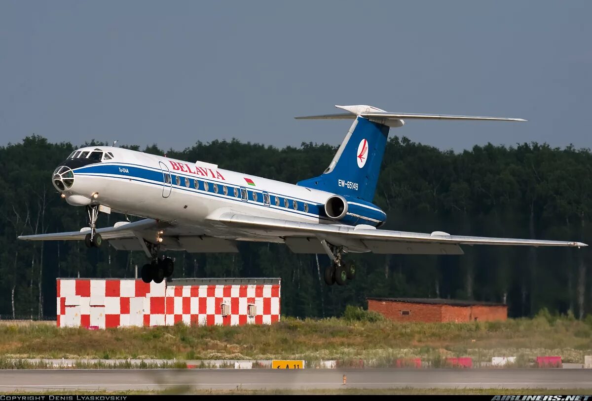 Ту 134 2024 песни. Ту 134 белавиа. Ту-134 ты о любви мне расскажи. Ту-154 белавиа. Ту 134 певец.