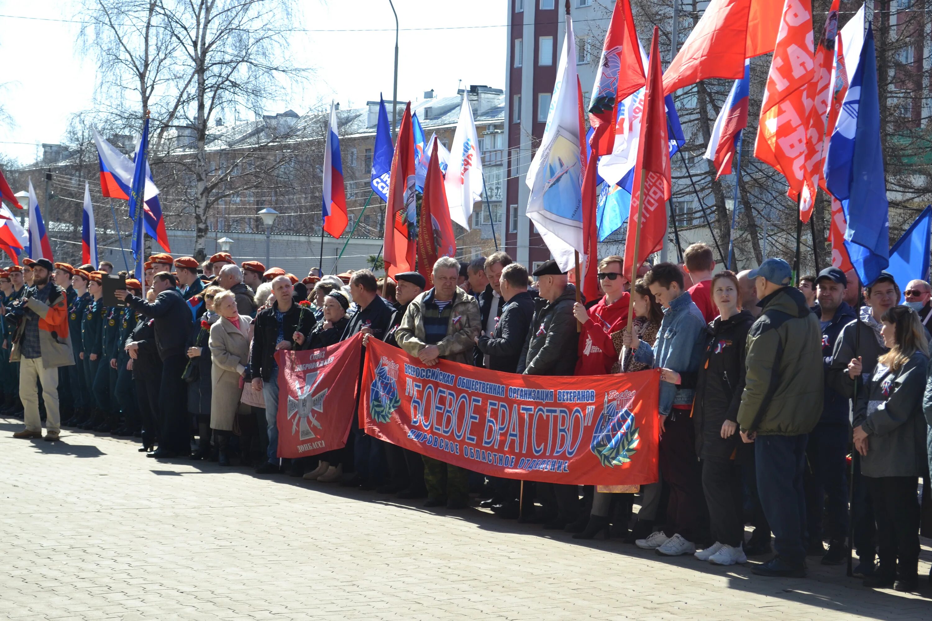 Проходят митинги в поддержку