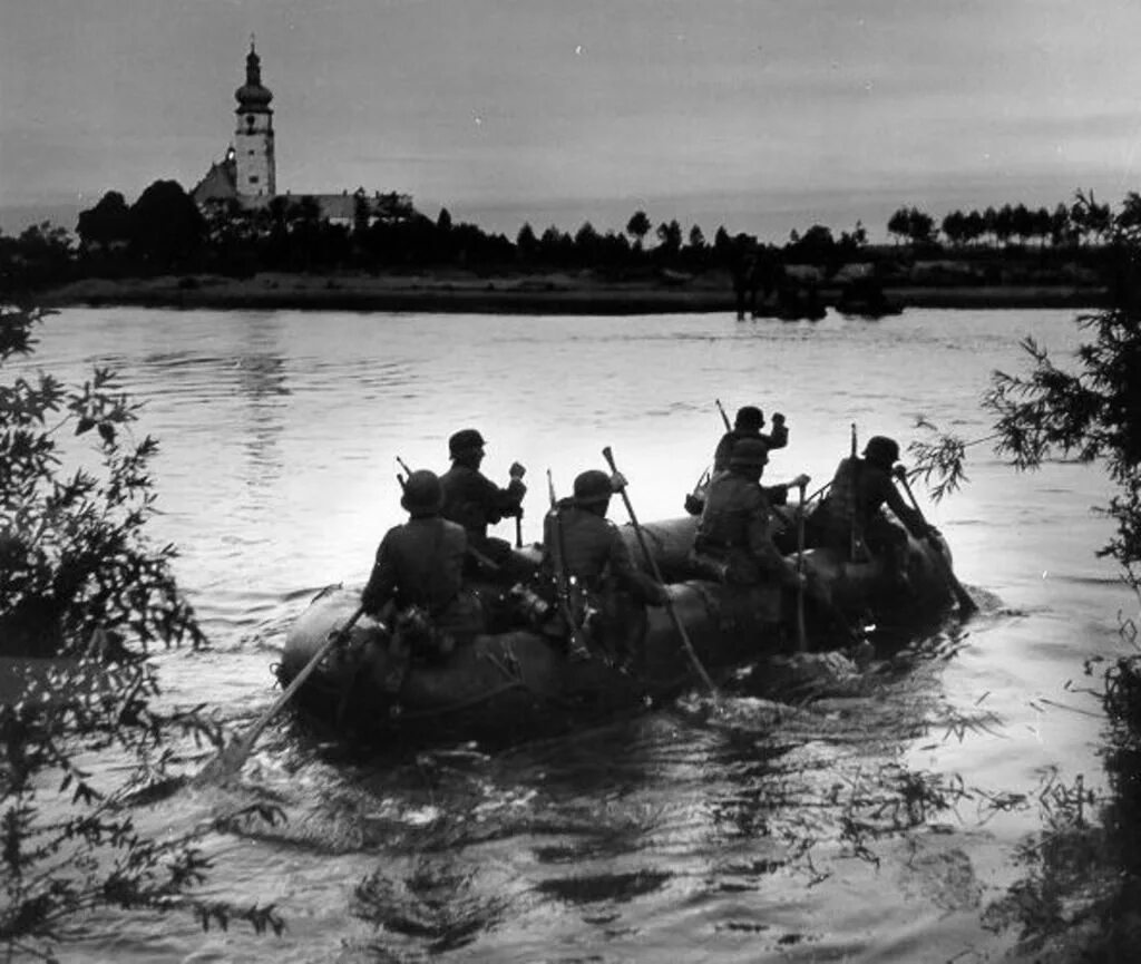 Переправа далеки. Река Буг 1941. 22 Июня 1941 река Буг. Река Западный Буг 1941 год. Форсирование реки Буг 1941.