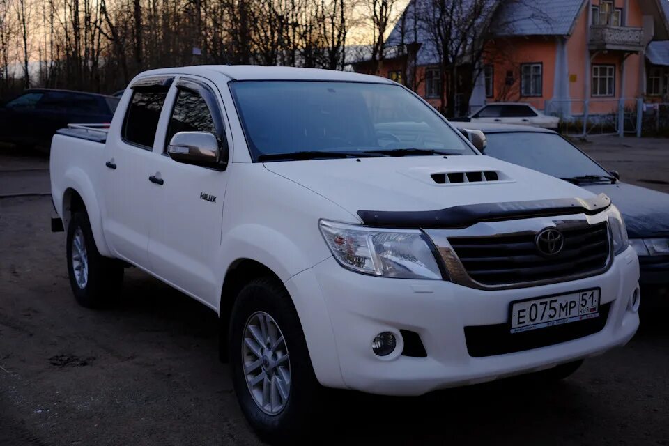 Куплю тойоту б у хайлюкс. Тойота Hilux белая. Тойота Хайлюкс белая перламутровая. Hilux Toyota антикор. Тойота Hilux белый джип.