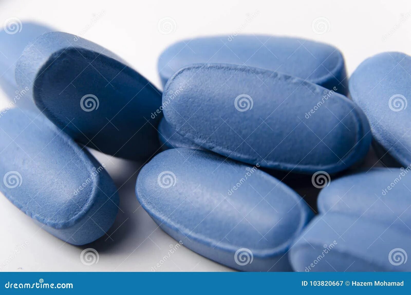 Синие таблетки обезболивающие. Синяя таблетка. Большие синие таблетки. Голубые таблетки для кайфа. Синие таблетки на белом фоне.