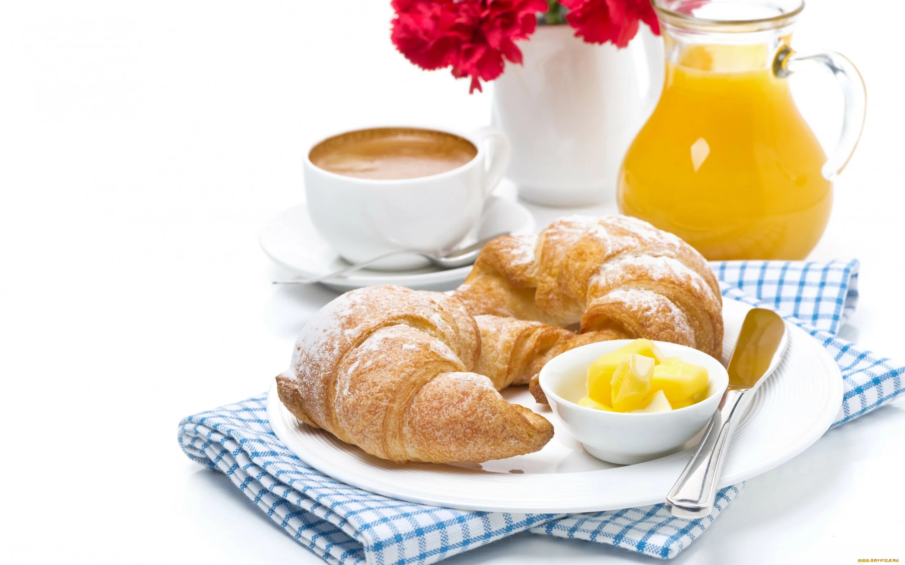 Хлеб молоко питание. Завтрак с круассаном. Кофе и выпечка. Кофе и круассан. Завтрак картинки.