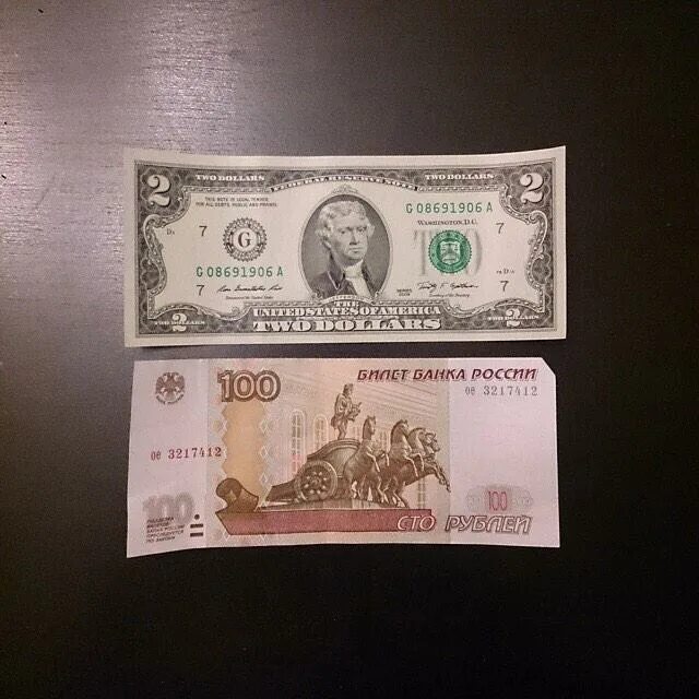 50 долларов в рублях. 50 Долларов на русский. 1 Доллар 50 рублей. Один доллар на русские деньги.