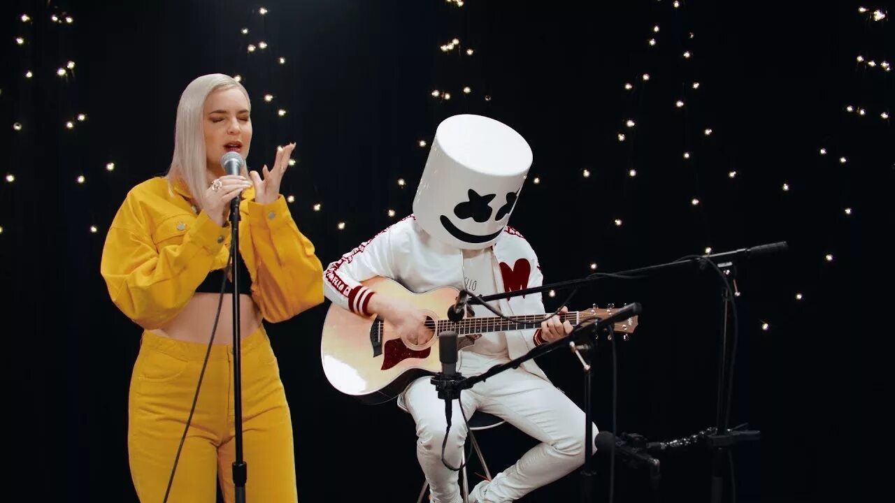 Marshmello marie friends. Энн Мари и маршмеллоу. Маршмеллоу диджей Anne Marie. Маршмеллоу певица фото. Дуэт певиц маршмеллоу.