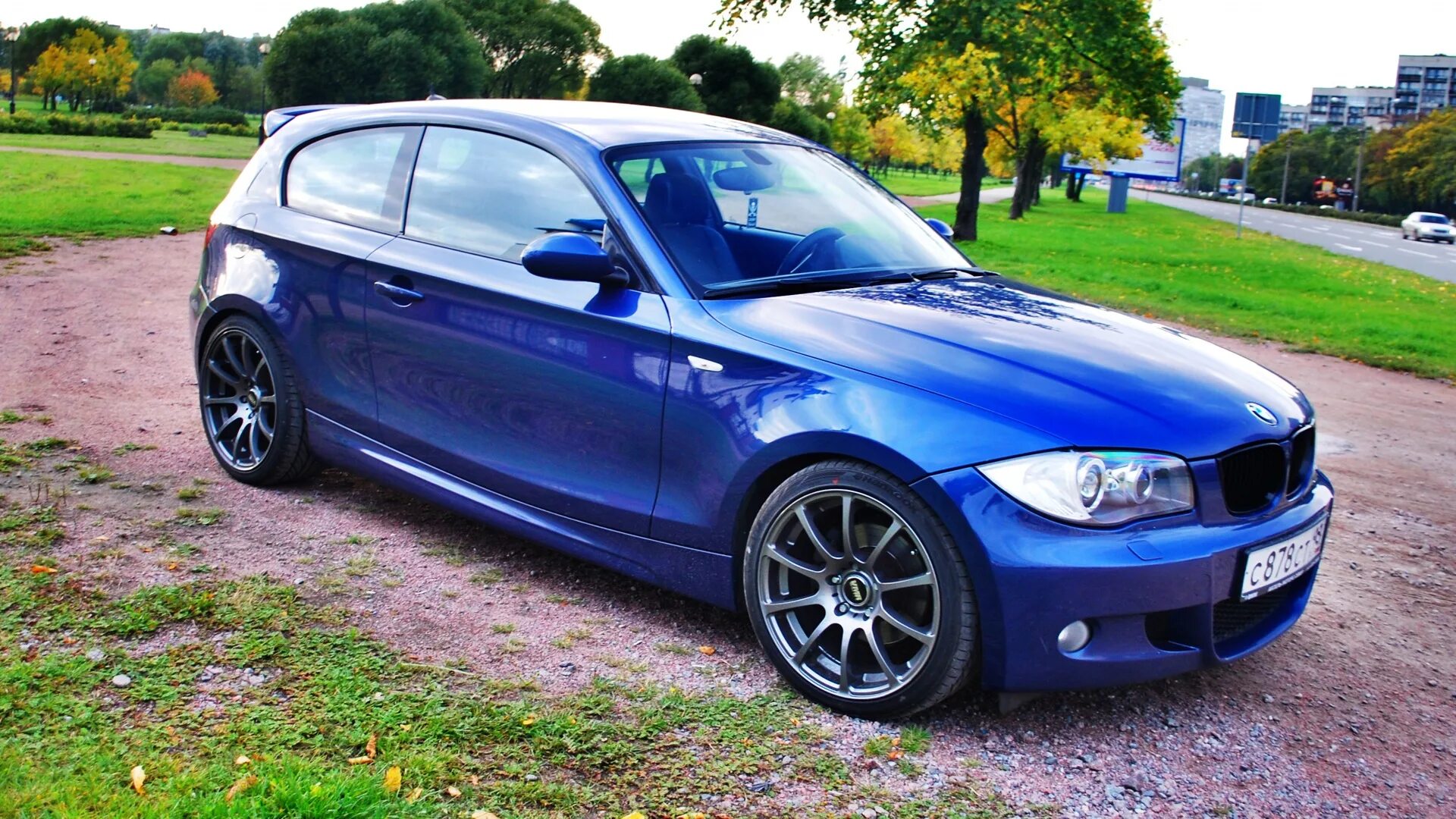 Бмв 1 е81. Bmw 1 e87. bmw 1 series (e87). бмв е87 синяя. bmw e87 r17.