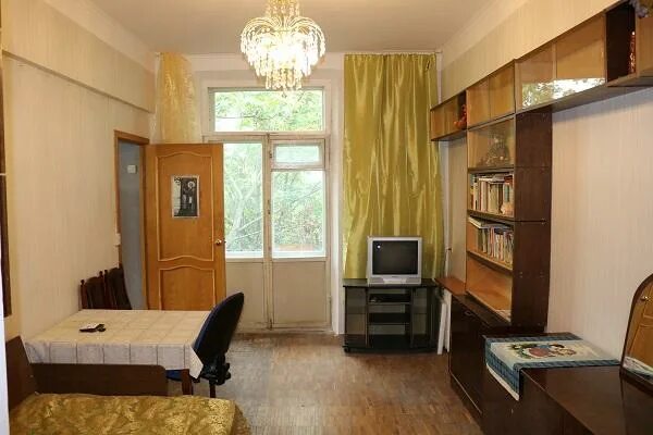 Купить коммуналку недорогую. Комната в коммунальной квартире Москва. Комната в коммуналке в Москве. Самую дешевую комнату коммуналка. Сколько стоят комнаты в коммунальной квартире.