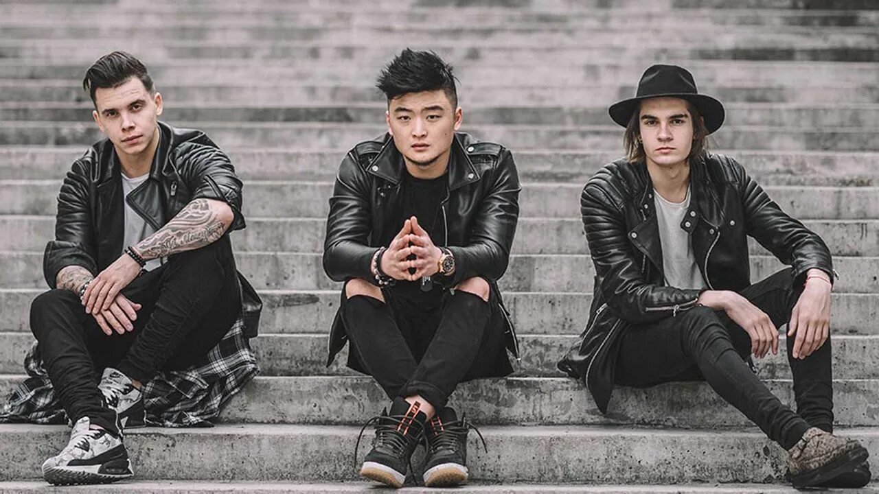 Mband правильная девочка обложка. Mband грубый возраст альбом. грубый возраст. все злее возраста влияние. грубый возраст mband.