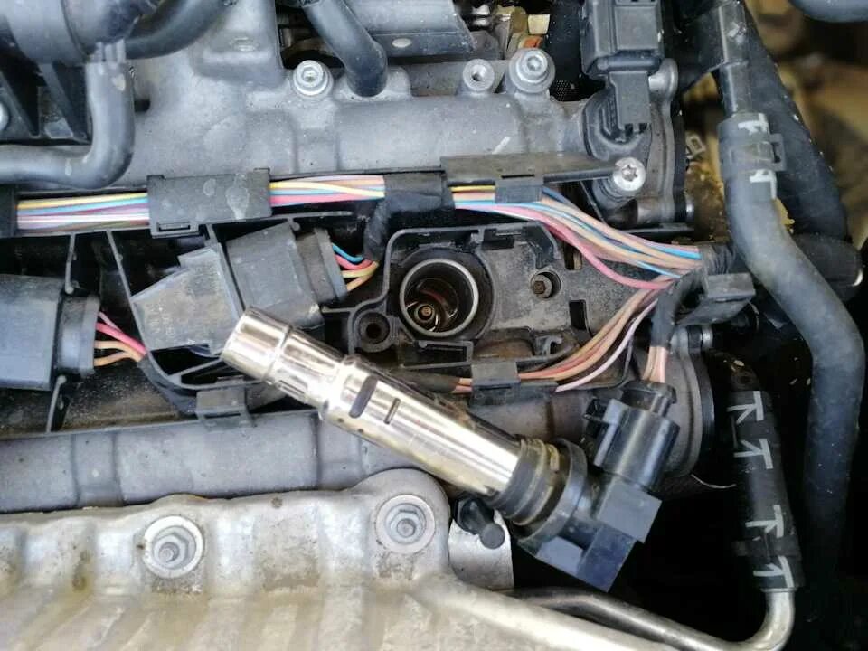 0 tdi свечи накала. Замена свечей накала тигуан. 0 tsi. Тигуан поменять свечи. Тигуан поменять свечи.