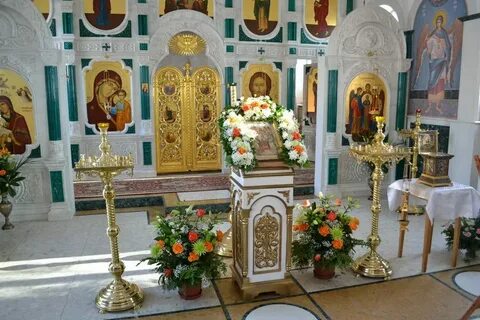 Икона в центре храма