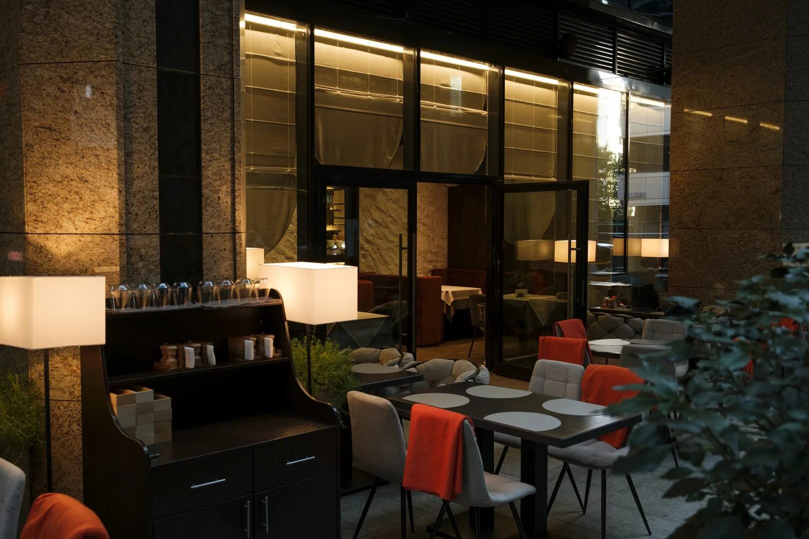 Азиатские блюда с тофу. Гермес чита. Кембридж гермес саратов ресторан. Гермес ресторан москва. Кафе гермес курск.