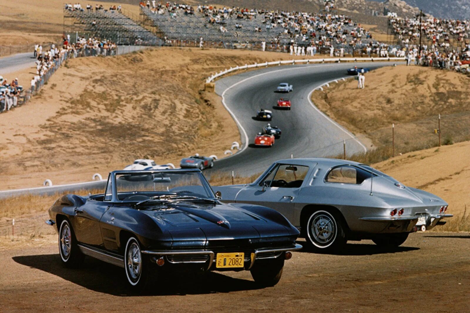 Первое поколение автомобилей. Chevrolet 1960 Corvette c2. 1 Корвет 1963. Корвет машина поколения. Машина Корвет 1963-67.