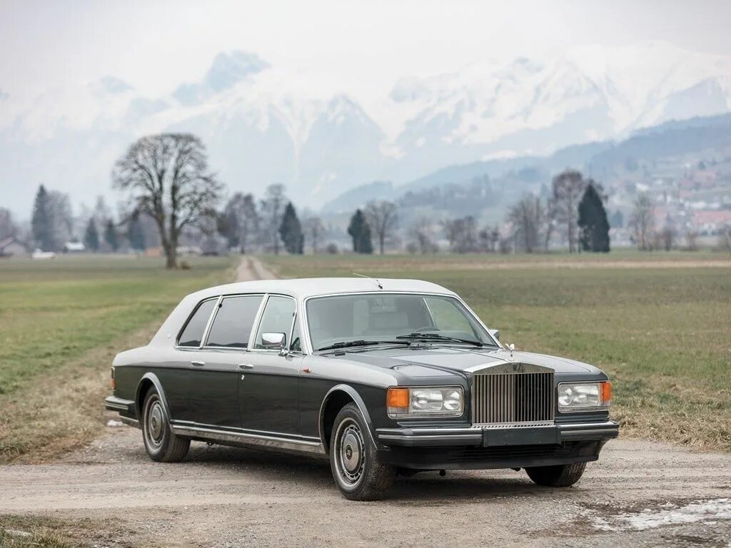 Rolls история. Роллс Ройс 1988. Royce Silver Spur лимузин. Rolls Royce Silver Spur. Rolls-Royce Silver Spur II.